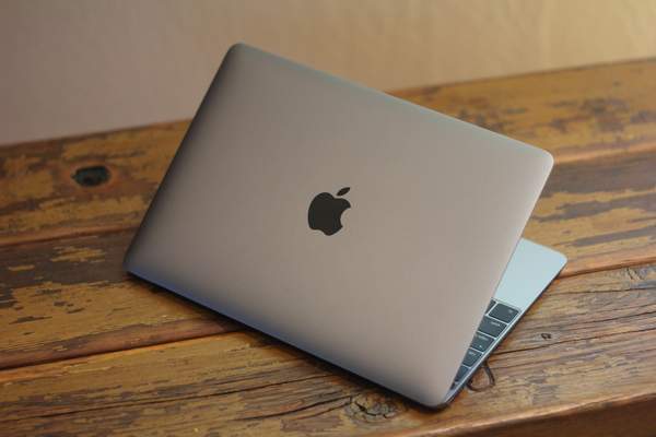 Apple tham vọng chế tạo laptop có pin 1 tuần?