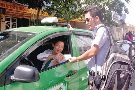 Đi taxi Việt Nam đắt gần gấp đôi Thái Lan