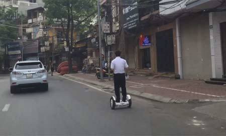 Xe lạ xuất hiện trên phố Hà Nội