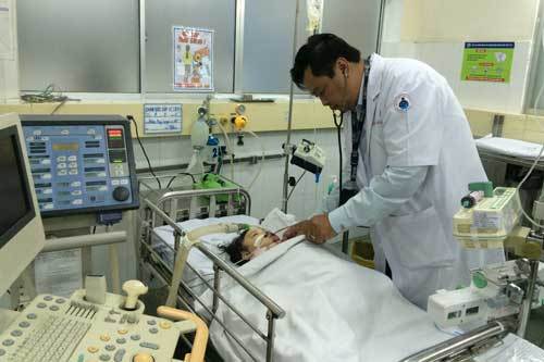 Bé gái bị xe Phương Trang đâm trúng đang nguy kịch