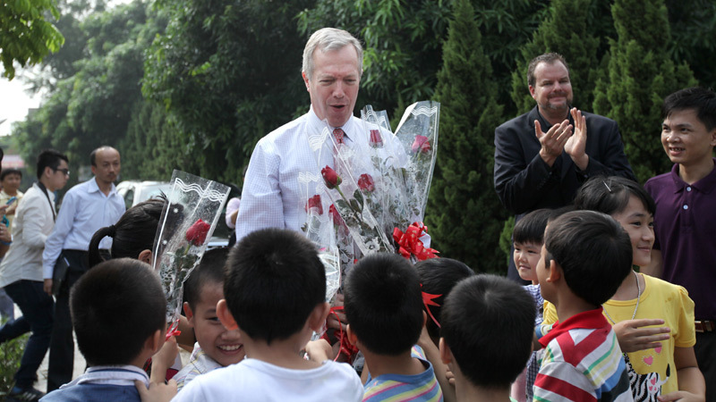 Hoa hồng, mũ bảo hiểm và sự bất ngờ với ĐS Mỹ