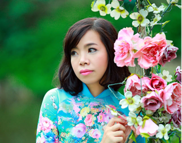 Cô giáo bán thơ làm từ thiện