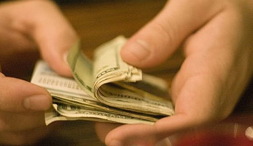 Cán bộ tự giác nộp 89 triệu đồng quà tặng sai