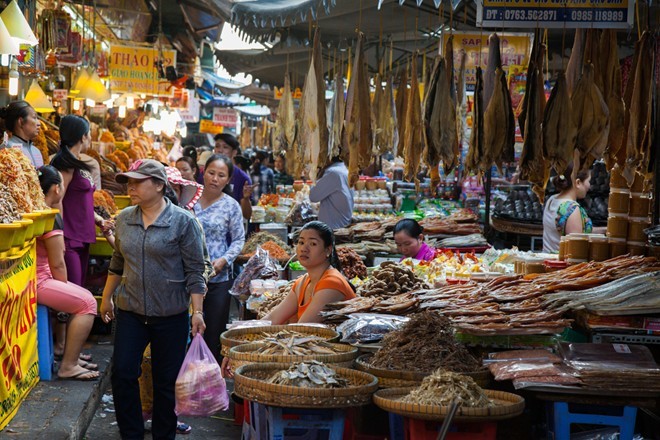 Thăm vương quốc mắm ở chợ Châu Đốc, An Giang