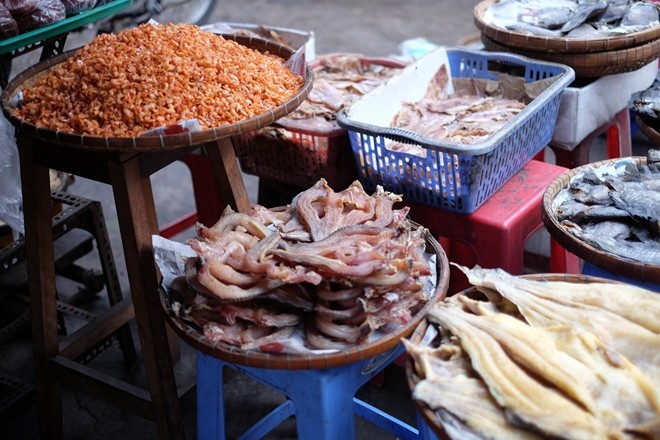 các loại mắm, khô cá, bánh, hoa quả, miền Tây, Châu Đốc