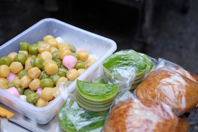 các loại mắm, khô cá, bánh, hoa quả, miền Tây, Châu Đốc