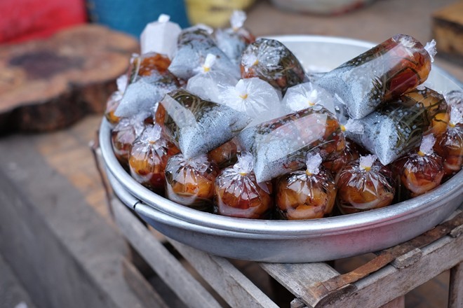 các loại mắm, khô cá, bánh, hoa quả, miền Tây, Châu Đốc