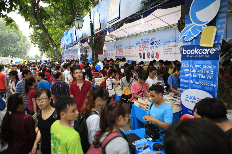 Chen chân tại Triển lãm-Hội chợ sách quốc tế 5