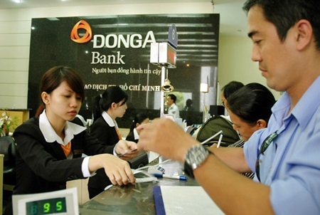 Đình chỉ lãnh đạo cao cấp DongA Bank