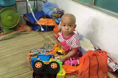 Cha làm nông con mắc bệnh 
