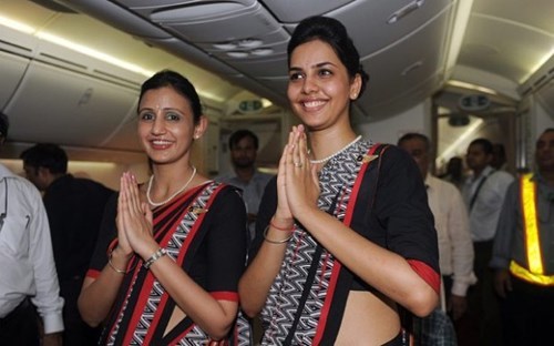 Hàng loạt tiếp viên hàng không phải ngừng bay vì... quá béo