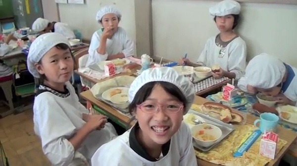 Những bài học tuyệt vời  từ bữa trưa của học sinh Nhật