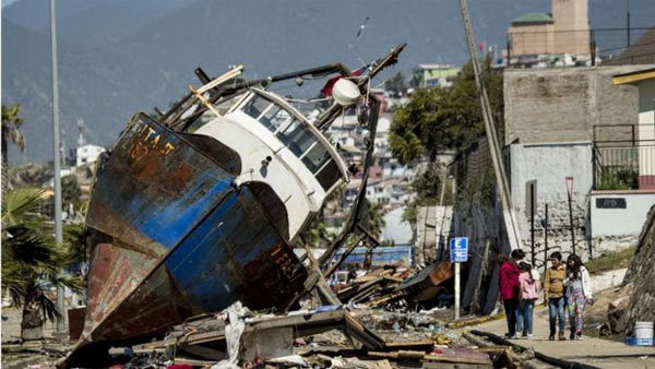 Chile ban bố tình trạng khẩn cấp sau động đất-sóng thần