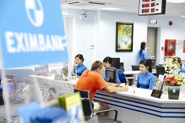 Những 'dây mơ rễ má' ở Eximbank