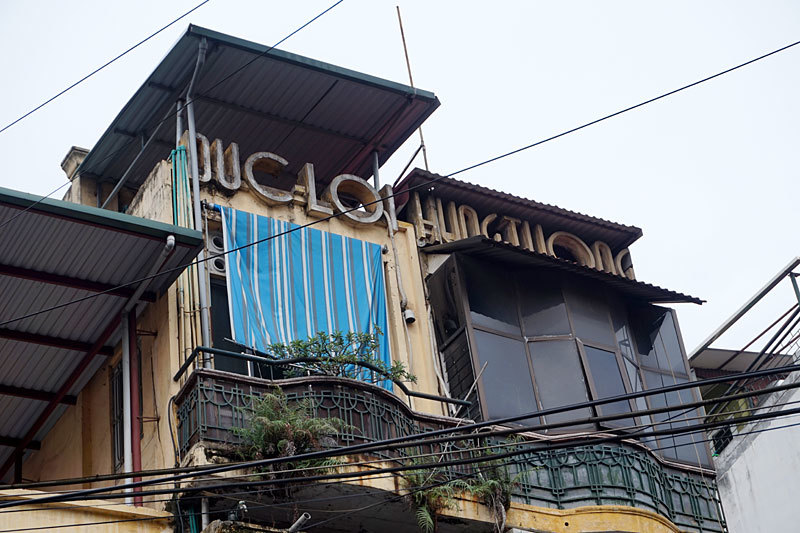 Những biển hiệu hoài cổ trăm tuổi trên phố Hà Nội