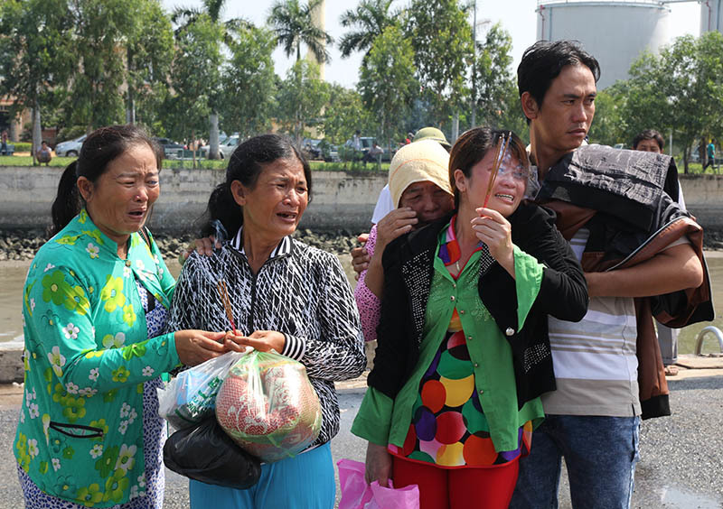 'Bà nội ơi, bao giờ ông về?'