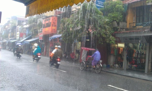 Bắc Bộ khả năng mưa rất to, Hà Nội đề phòng tố lốc