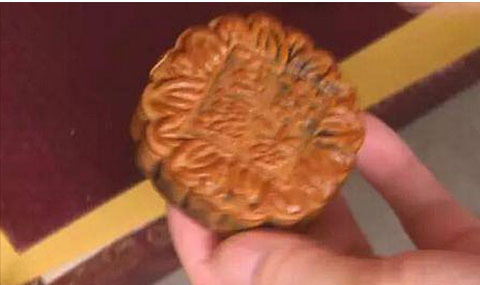 Bánh trung thu 10 năm không hỏng khiến dân mạng 