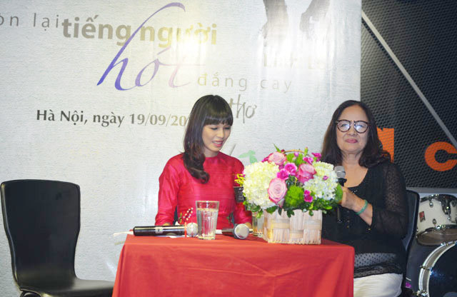 Mẹ ca sĩ Bằng Kiều bất ngờ về Việt Nam ngâm thơ