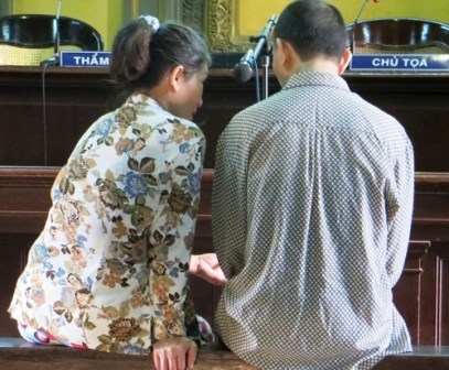 Chồng nằng nặc đòi vợ trả chỉ vàng trước tòa để đi lấy vợ mới