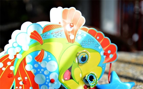 Đèn Trung thu có phát nhạc phản cảm?