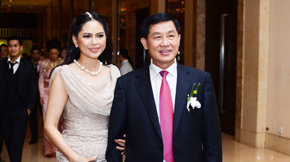Bố mẹ chồng Hà Tăng lọt top 500 người ảnh hưởng lớn nhất tới thời trang toàn cầu