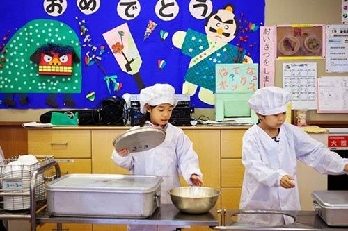 Loạt ảnh thực tế về bữa trưa tại trường tiểu học ở Nhật