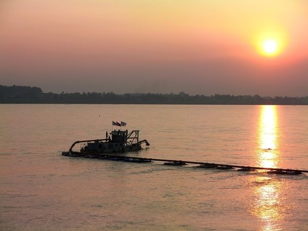 Chính phủ Lào nên ngừng dự án xây đập Don Sahong