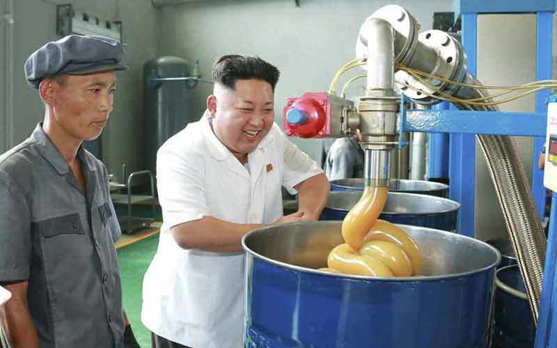 Kim Jong Un thưởng gấp đôi lương cho toàn dân