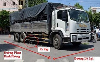 Xe tải nghiền nát xe đạp, nữ sinh viên thoát chết hy hữu