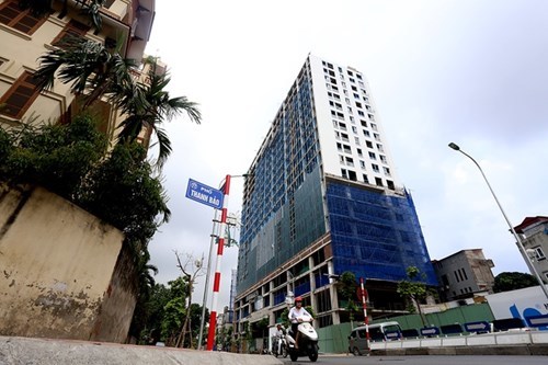 Cận cảnh tòa nhà 17 tầng lấn át không gian Lăng Bác