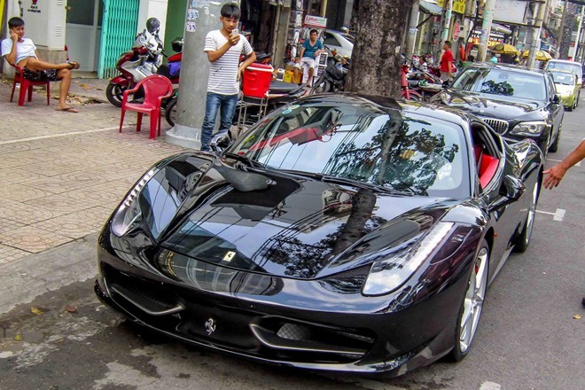 Dàn siêu xe gần 100 tỷ tại Sài Gòn