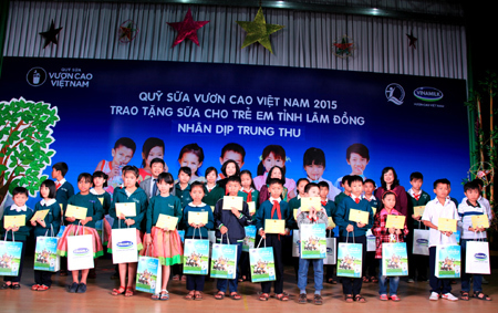 Hơn 64.000 ly sữa cho trẻ Lâm Đồng vui Trung thu