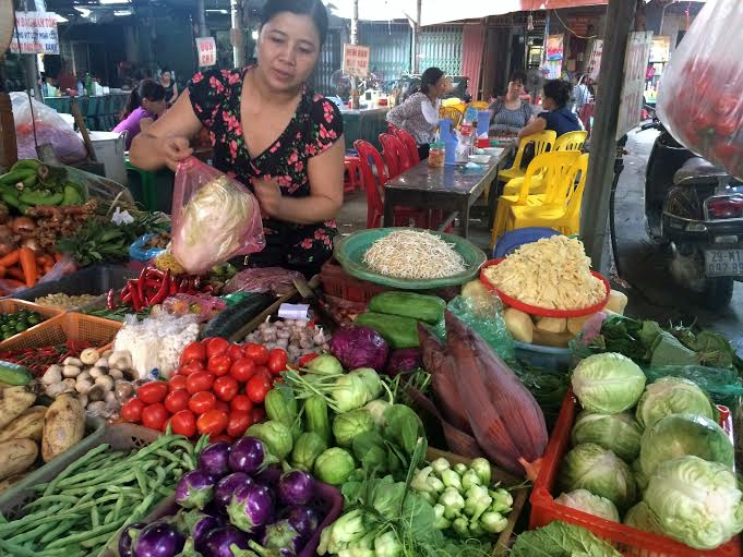 Rau xanh khan hiếm: Hà thành liều mình ăn hàng Trung Quốc