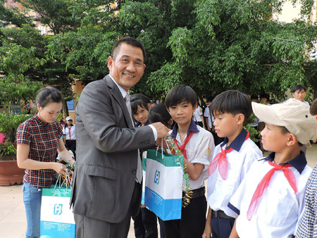 Fubon life VN mang Trung thu ấm áp đến với bệnh nhi
