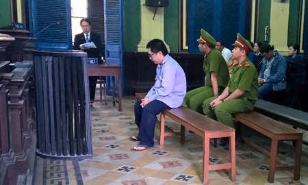 Lừa chạy án, thư ký tòa 