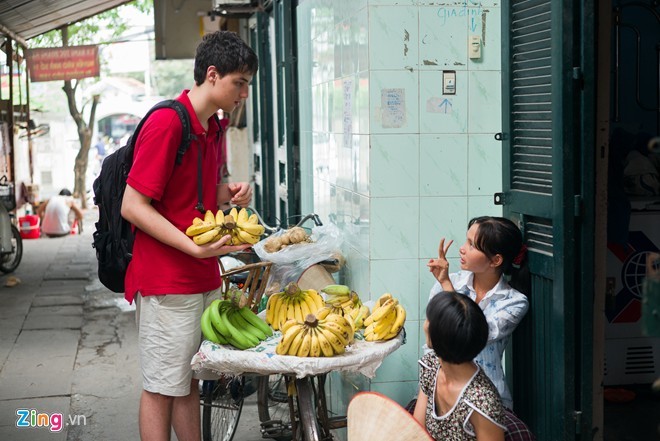 Chàng trai Mỹ thạo 6 ngoại ngữ đến Hà Nội học tiếng Việt
