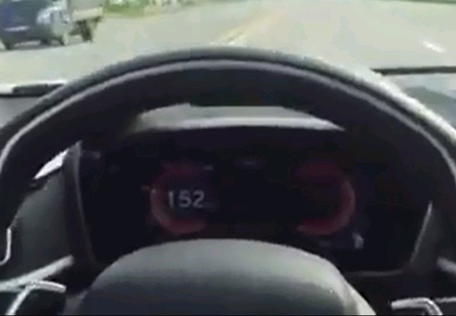 Thiếu gia lái siêu xe 152 km/h trên đường Hà Nội