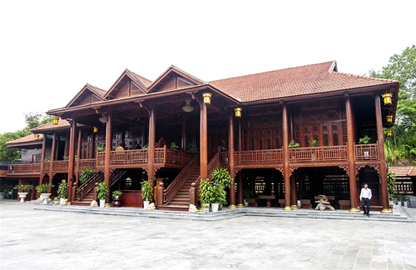 nhà sàn gỗ lim lớn Việt Nam