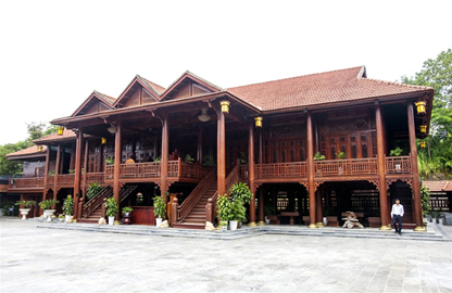 Cận cảnh ngôi nhà sàn gỗ lim lập kỷ lục Việt Nam