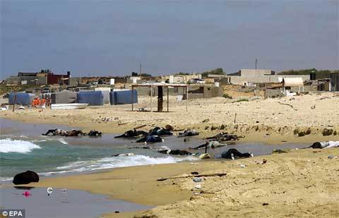 Gần 100 thi thể người tị nạn trên bờ biển Libya