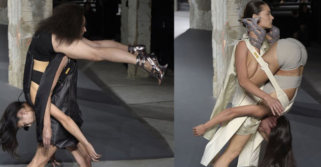 Kinh ngạc màn người mẫu khuân vác nhau trên sàn diễn