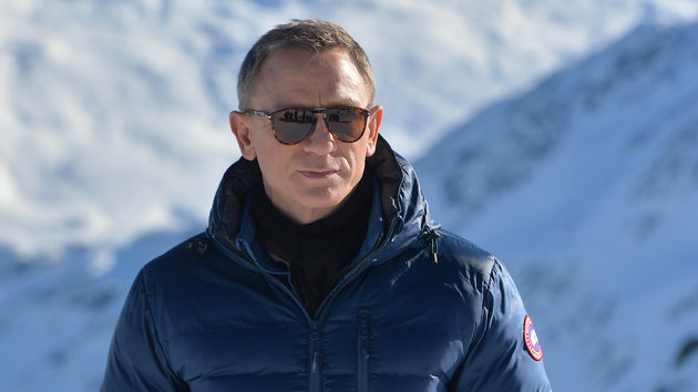 Daniel Craig làm việc quên chết vì James Bond