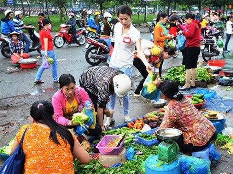 Tiếp tục tranh cãi tăng lương lên Thủ tướng