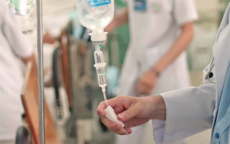 Lương cấp cao ngành y tế 225 triệu đồng một tháng