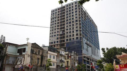 Yêu cầu lập phương án phá dỡ phần sai phạm của tòa nhà 8B Lê Trực