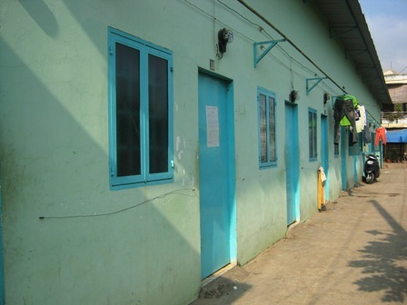 Đi thực tập, nhóm nữ sinh bị dí dao sàm sỡ