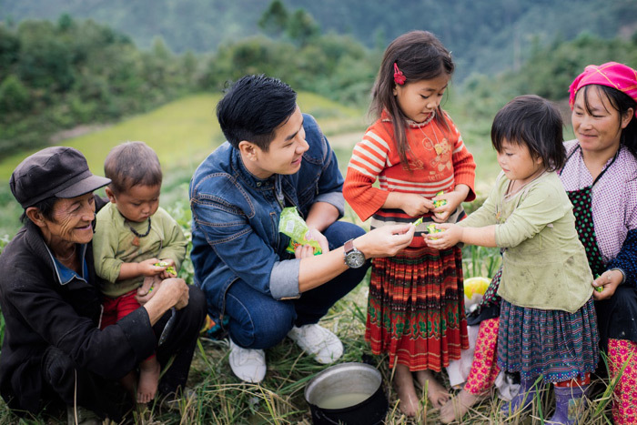 Nguyên Khang đi phượt Hà Giang làm thiện nguyện