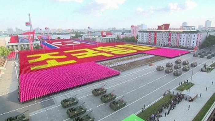 Thế giới 24h: Triều Tiên diễu binh hoành tráng