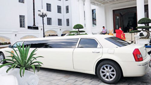 Đại gia xe Limousine thành Vinh: Bán cháo lòng, đạp xích lô